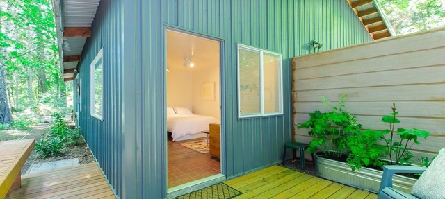 The Studio offers an ideal sanctuary for solo travelers or couples looking to rejuvenate and unwind in Underwood