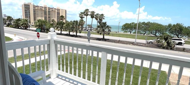 The Sunflower-Van Gogh-Inspired Stay on Ocean Drive in Corpus Christi