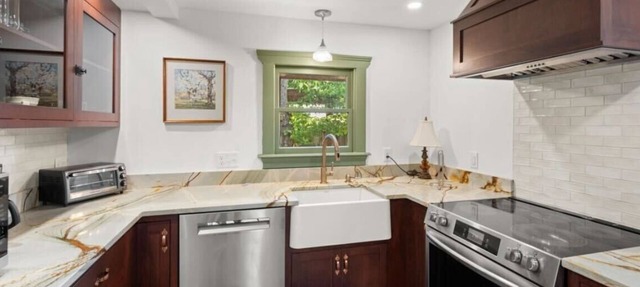 The Williams - luxe 2-bedroom cottage w/onsite parking in downtown Jacksonville in Jacksonville