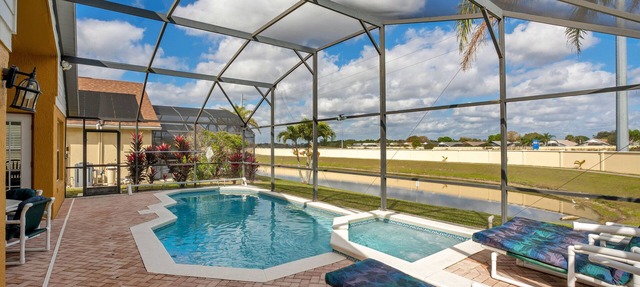 *Tinkerbells Castle 1* Private Pool & Spa Overlooking Lake & Disney Fire Works in Kissimmee