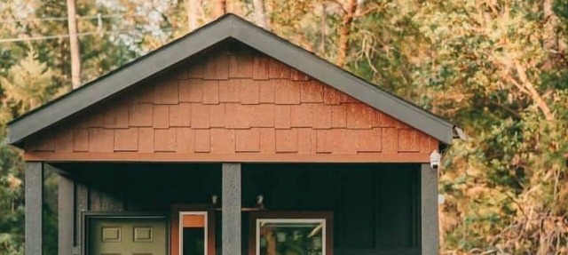 Tiny Cabin Retreat w/Hot Tub & Alpacas Rescue in Josephine County
