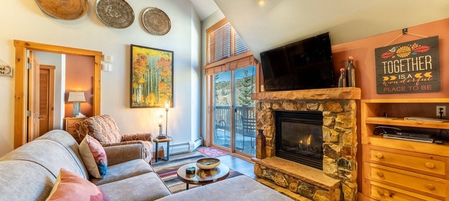 Top Floor River Run Condo w/Private Balcony Overlooking Shared Amenities! in Keystone