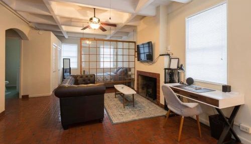 Top floor Spacious Studio in Anniston