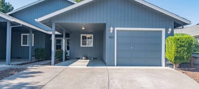 Townhouse 2 bed 2 bath fenced backyard garage park in Central Point