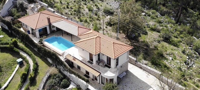 Esiyok Villa in Antalya with heated pool in Hisarcandir Mahallesi Konyaalti