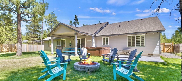 Treehouse Retreat Hot Tub Near Sunriver in Bend