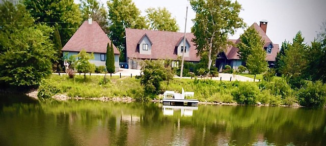 Trek & Relax: Countryside Home w/Hot tub+Water Views+Fishing+Grill+Campfire+ in Chenoa