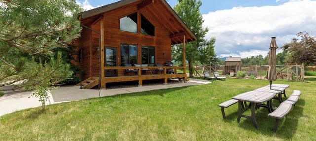 TroutChasers Cabin ~ Priv. River Access, 10 Min. to Hot Springs, 45 Min. to Ski in Bozeman