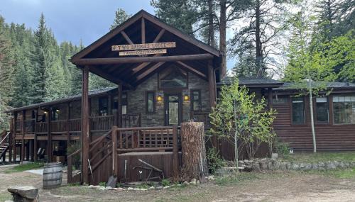 Two Bridges Lodge in Bailey