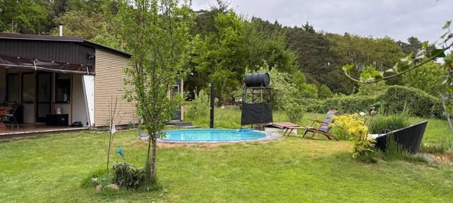Vacation home garden and pool Holiday apartment and guest house in Oderberg