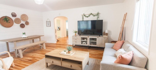 Vintage Home By Parks- 20 min to U of O - 8 min to Airport - Pet Friendly in Eugene