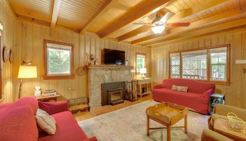 Vintage 'Snow White' Cottage ~ 2 Miles to Village! in Lake Arrowhead
