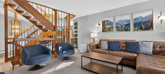 Walk to Downtown townhome. Private Hot Tub. Views. Sleeps 12 in Winter Park