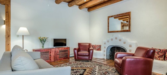 Walk to Plaza, A/C, Deck, Fireplace, Close to Ski in Santa Fe