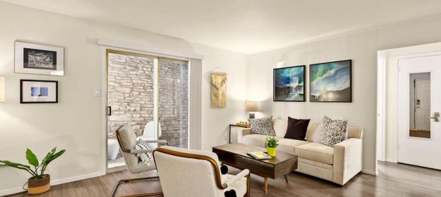 Walk to the Golf Course 2BD Apt, Pool, and Parking in Austin