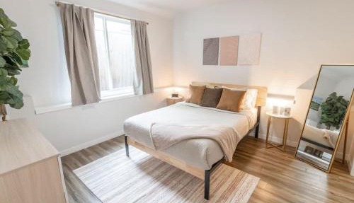 Walkable Apt Next to Restaurants, Bars, and Shops! in Portland