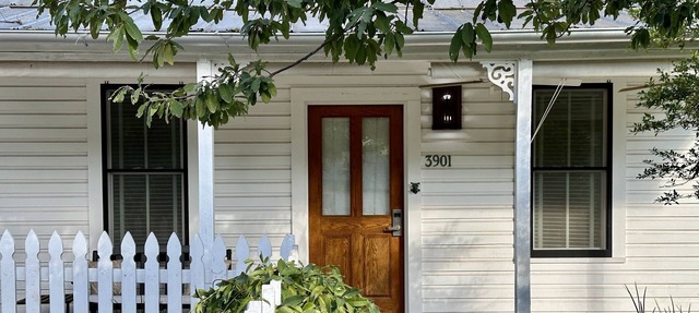 Walkable Central Austin Cottage in Austin