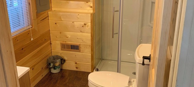 Water front Cozy studio with WiFi and AC in charming Draper in Draper