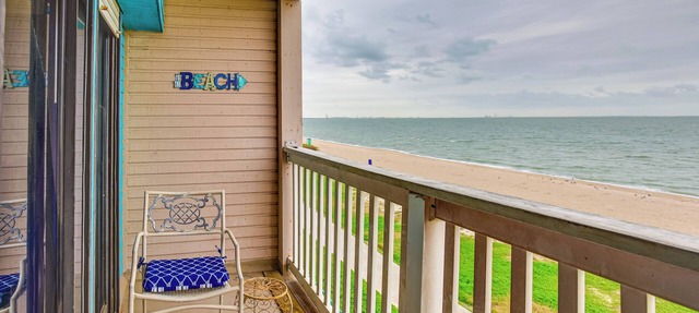 Waterfront Corpus Christi Escape w/Pool Access! in Corpus Christi