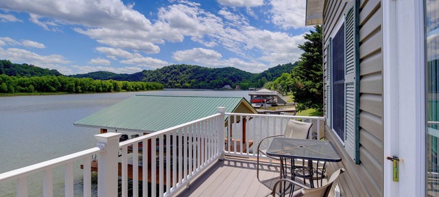 Waterfront Deck w/Mtn View! Claytor Lake Retreat in Draper