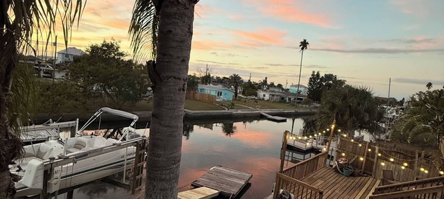 Waterfront Gulf Access Home - Private Dock + 6 Kayaks + Sunset Views - Sleeps 6 in Hudson