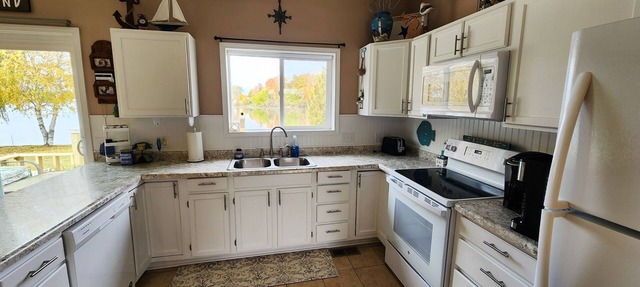 Waterfront - Hot Tub, Game room, Kayaks, Paddle king! in Weidman