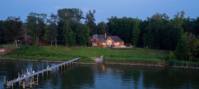 Waterfront Lodge packed with Amenities in Earleville