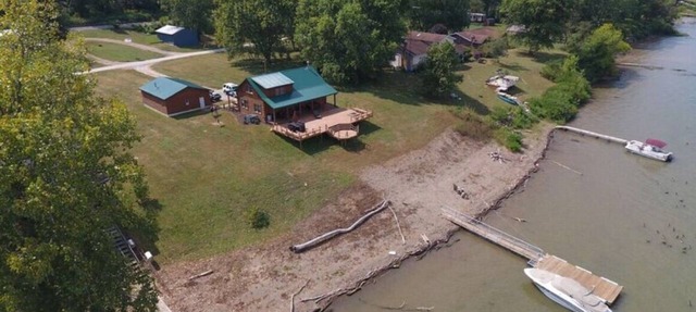 Waterfront Log Cabin and Boaters Paradise with Private Boat Dock Access in Parkersburg