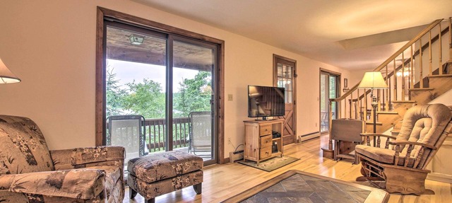 Waterfront New England House on Wickaboag Lake! in West Brookfield