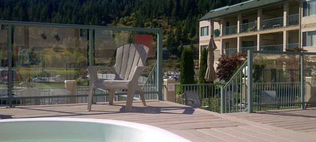 Waterfront Penthouse + private dock, pool & hot tub DistrictLic.8302011-BL00200 in Sicamous