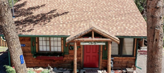 Welcome to riverfront paradise at Annie's Mountain Retreat! in Drake