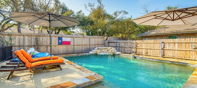 WFH-Friendly Austin Getaway w/Backyard Oasis! in Austin