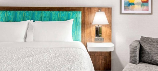 Your Ideal Vacation Spot! 2 Units, Indoor Pool, Free Breakfast, Pets Allowed! in Tigard