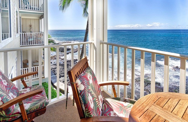 Amazing Oceanfront Condo 🤿 Fresh Island Flavor in Style and Comfort!🐠 - Hale Kona Kai 306 in Kailua Kona