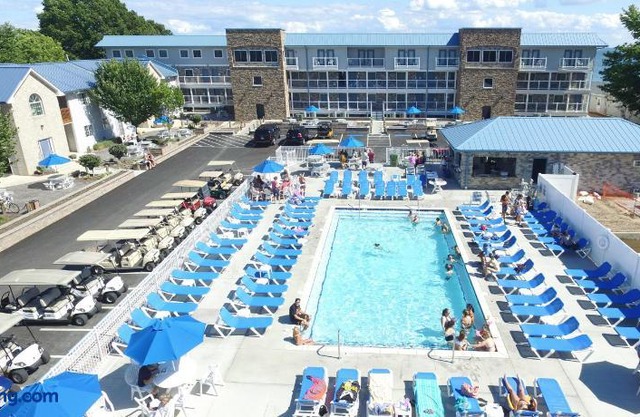Put-in-Bay Poolview Condo 4 in Put in Bay