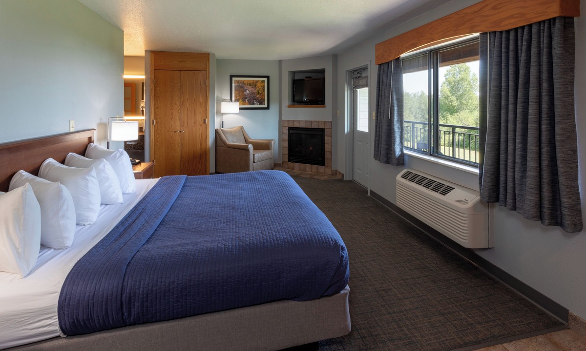 Silver Bay Hotel | Black Beach Inn by GrandStay