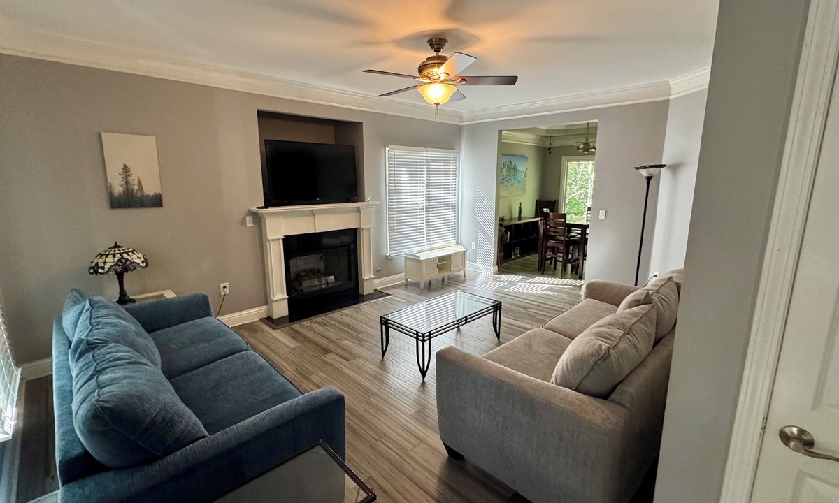 Collier Heights House | COZY COMFY CRAFTSMAN EARLY CHECK IN AVAILABLE. 2600 SQ FT