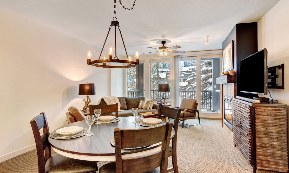 Winter Park House | Ski In Out Condo 4283 I Huge Hot Tub I Great Views I Heated Garage I Discounted Attractions