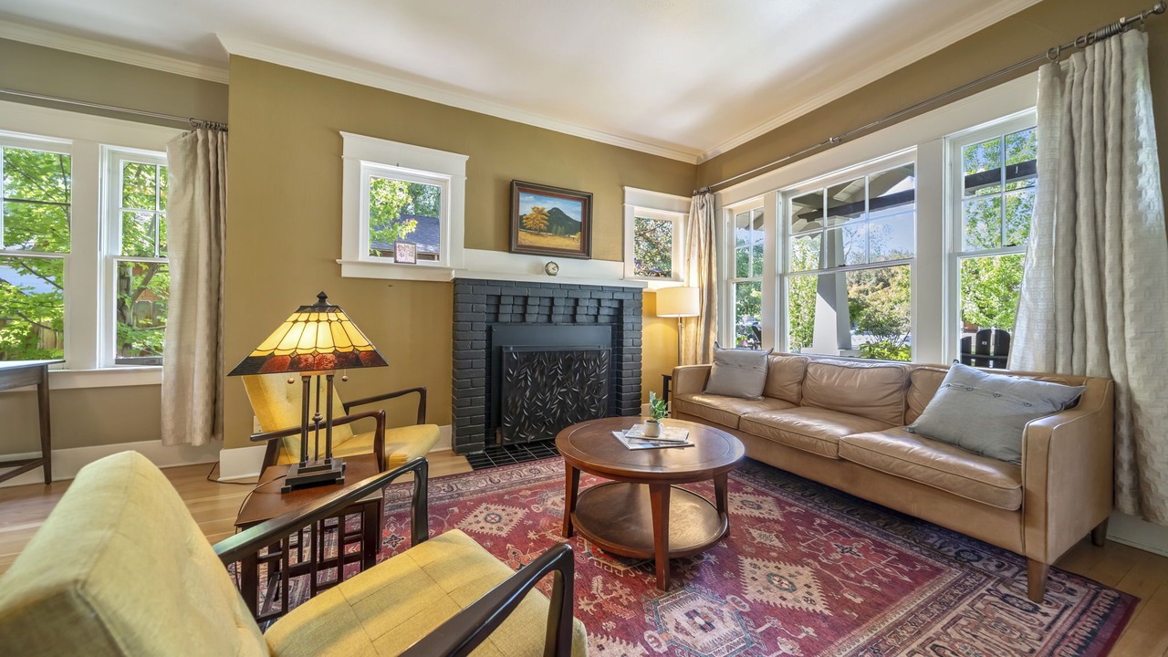 Photo of Livingroom in Old Bend