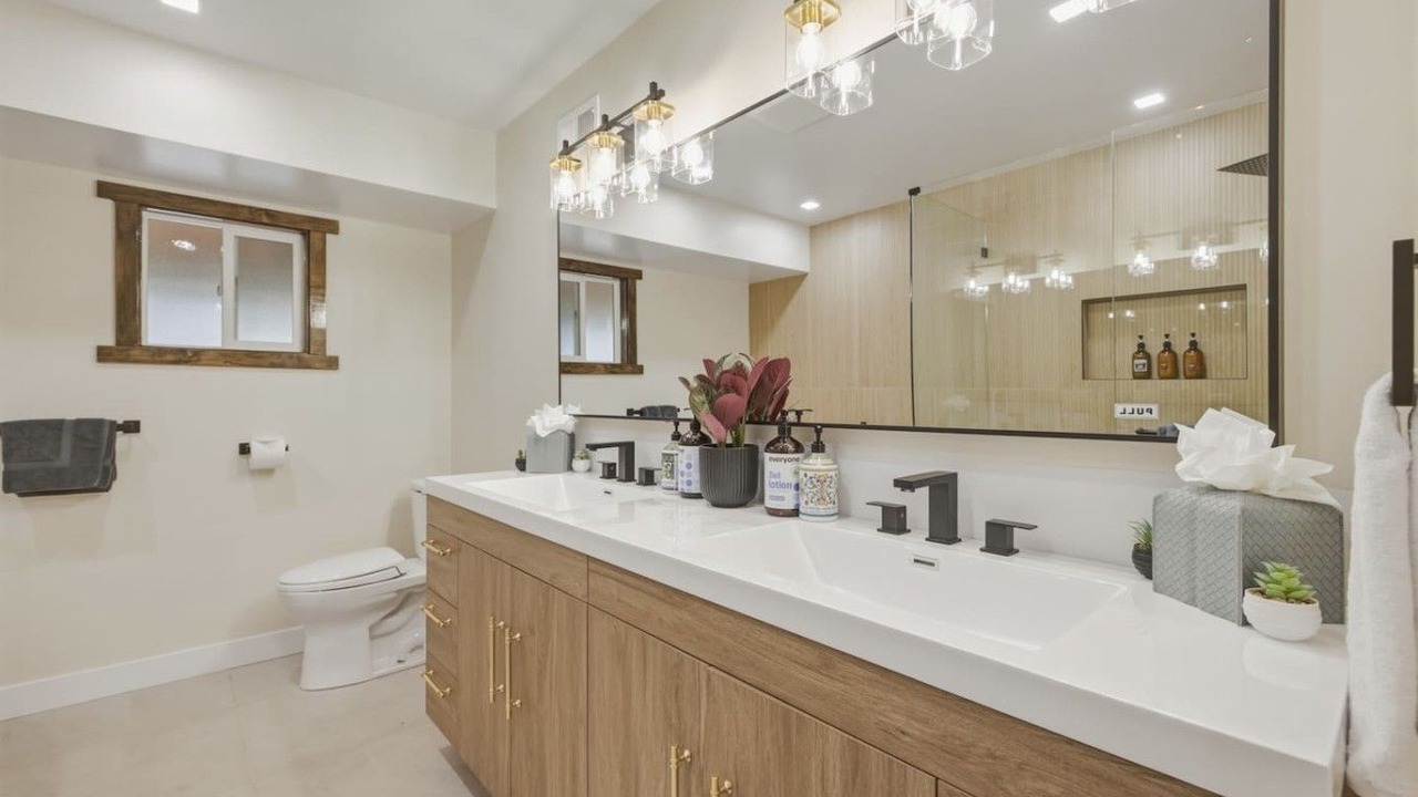 Photo of Bathroom in Round Hill Village