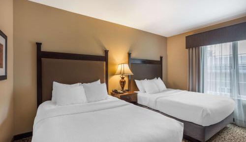 Two-Room Queen Suite with Two Queen Beds and Sofa Bed - Non-Smoking