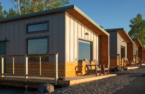 Boardman House | Hire Motorized Watercraft on Site! 4 Modern Spaces w/ Breathtaking Views, Pool