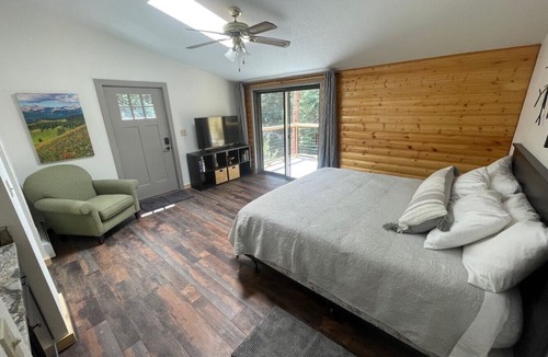 Bailey Cabin | Two Bridges Lodge