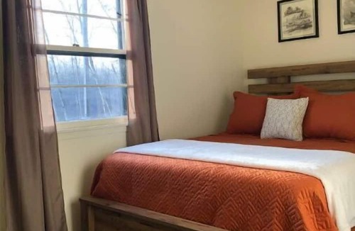 Grand Rapids House | Little Bass Cabin - Kayaks & Clear Water Swimming