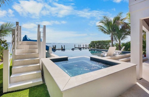 Bradenton Beach House | Bayfront Luxury Home! Dock, Pool, Rooftop Deck, Near Beach - Beach to Bay