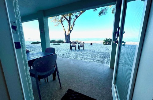 Bradenton Beach Condo | Beachfront Studio on the sand - New Remode,l Free Parking I