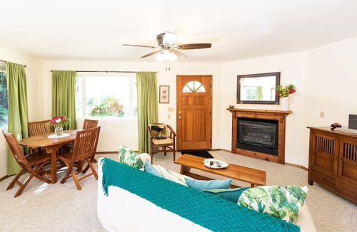 Volcano Cottage | Ama'u Lani Cottage minutes from Volcano Village & Hawaii Volcanoes National Park