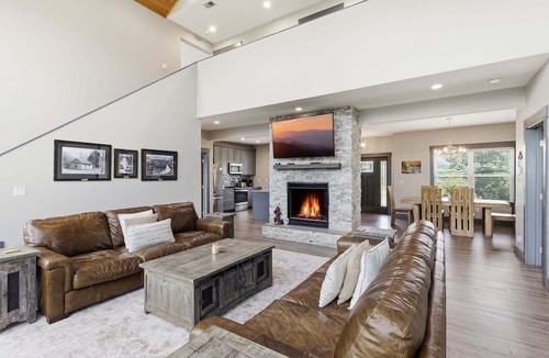 Chalet Village North Cabin | Viewtopia - Luxury Smoky Mountain Cabin in Gatlinburg | Views, Hot Tub, Firepit & Game Loft