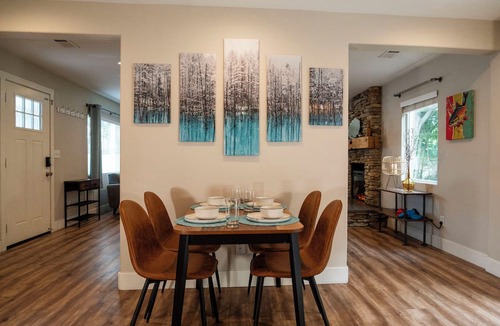 Reno House | Charming Spacious Riverside 2-bedroom house in welcoming Reno with AC, WiFi
