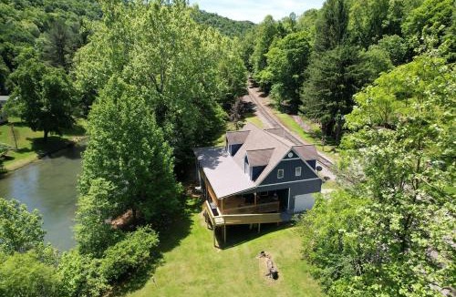Tallmansville House | 4 Wheeling Riverfront Paradise, awesome deck!